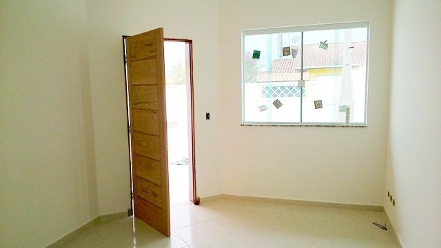 Casa à venda com 3 quartos, 108m² - Foto 2