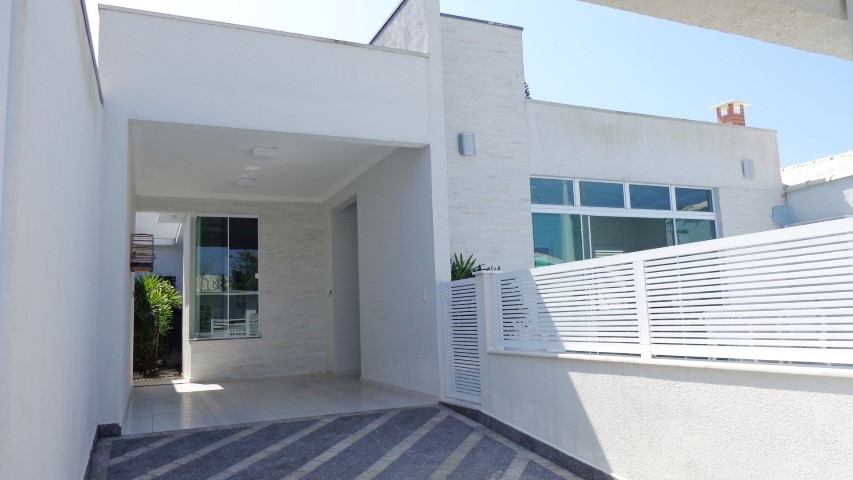 Casa à venda com 3 quartos, 138m² - Foto 1