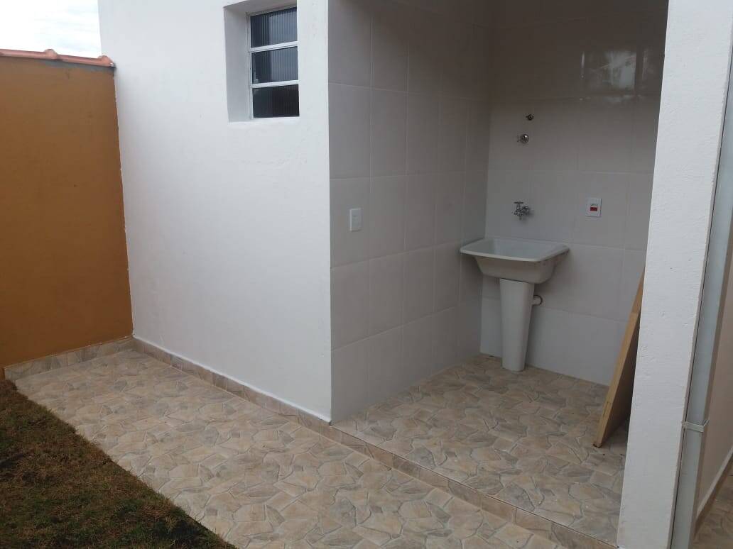 Casa à venda com 2 quartos, 72m² - Foto 9