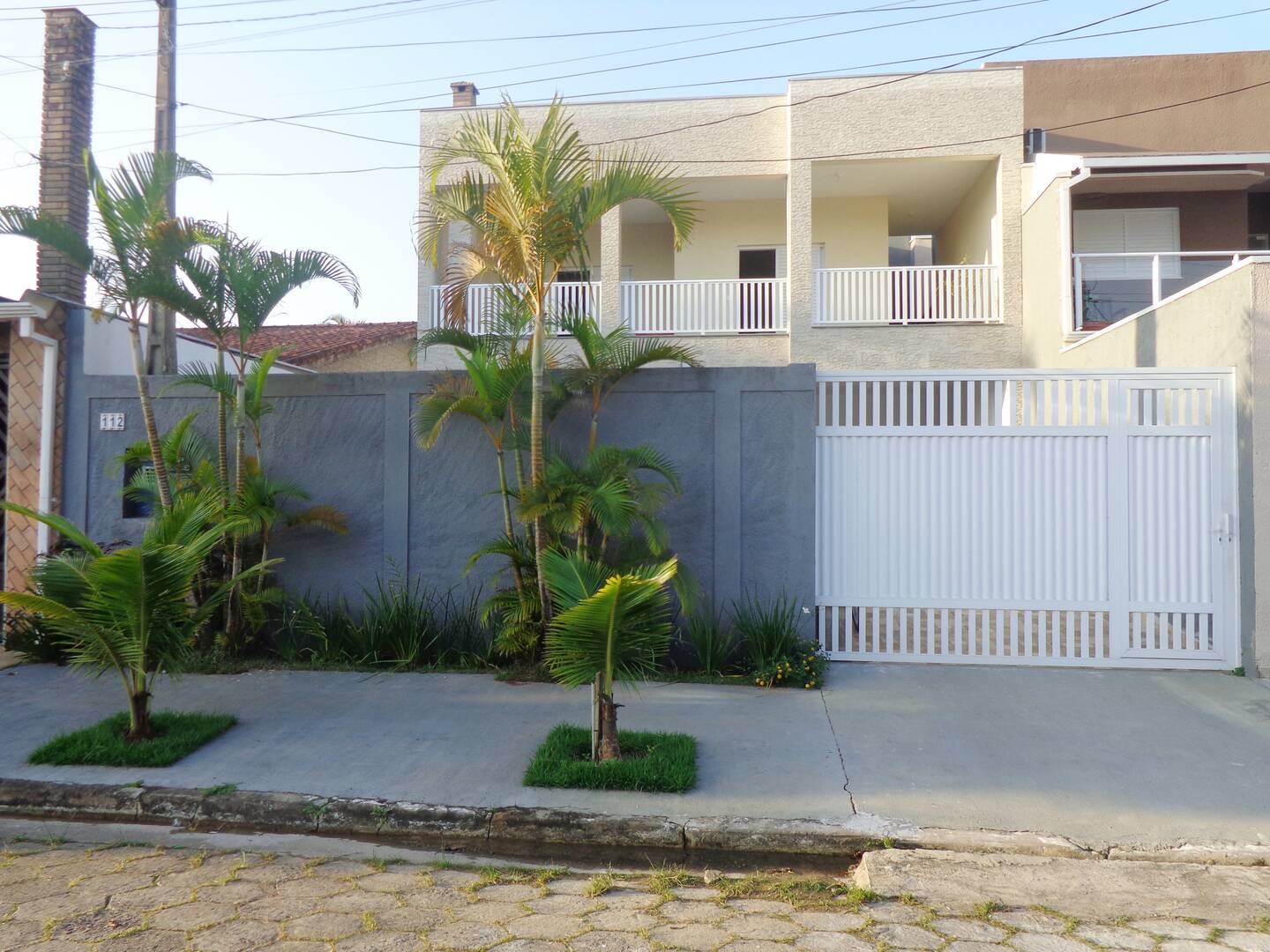 Casa à venda com 6 quartos, 240m² - Foto 1