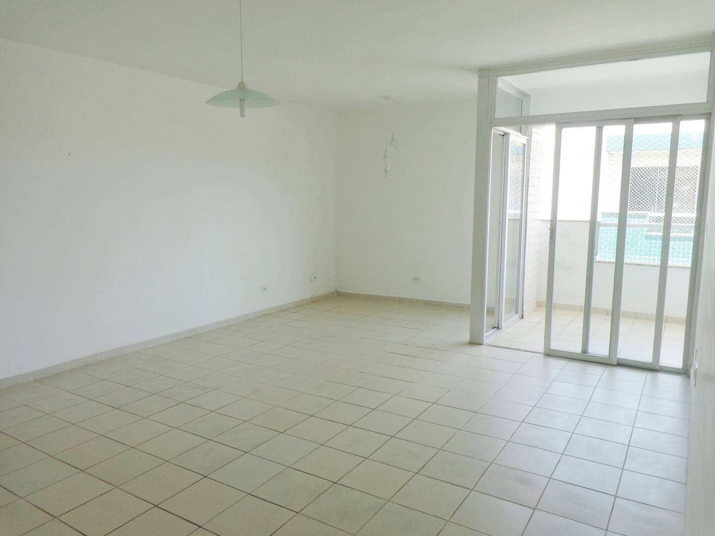 Apartamento à venda com 3 quartos, 135m² - Foto 2