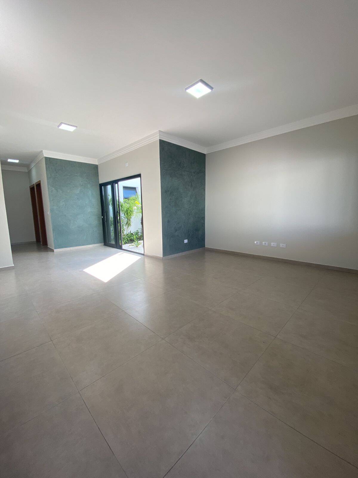 Casa à venda com 3 quartos, 250m² - Foto 2