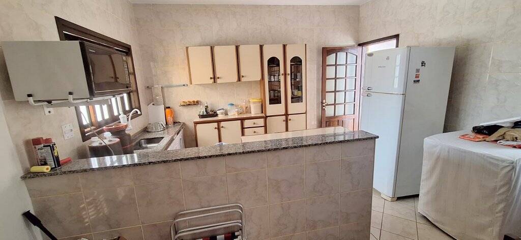 Casa à venda com 3 quartos, 250m² - Foto 3