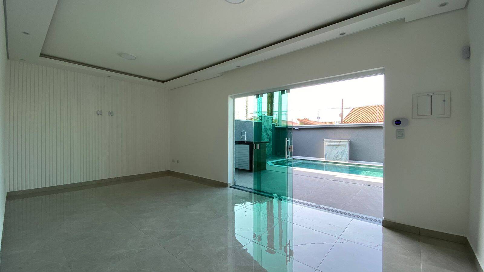 Casa à venda com 3 quartos, 250m² - Foto 2