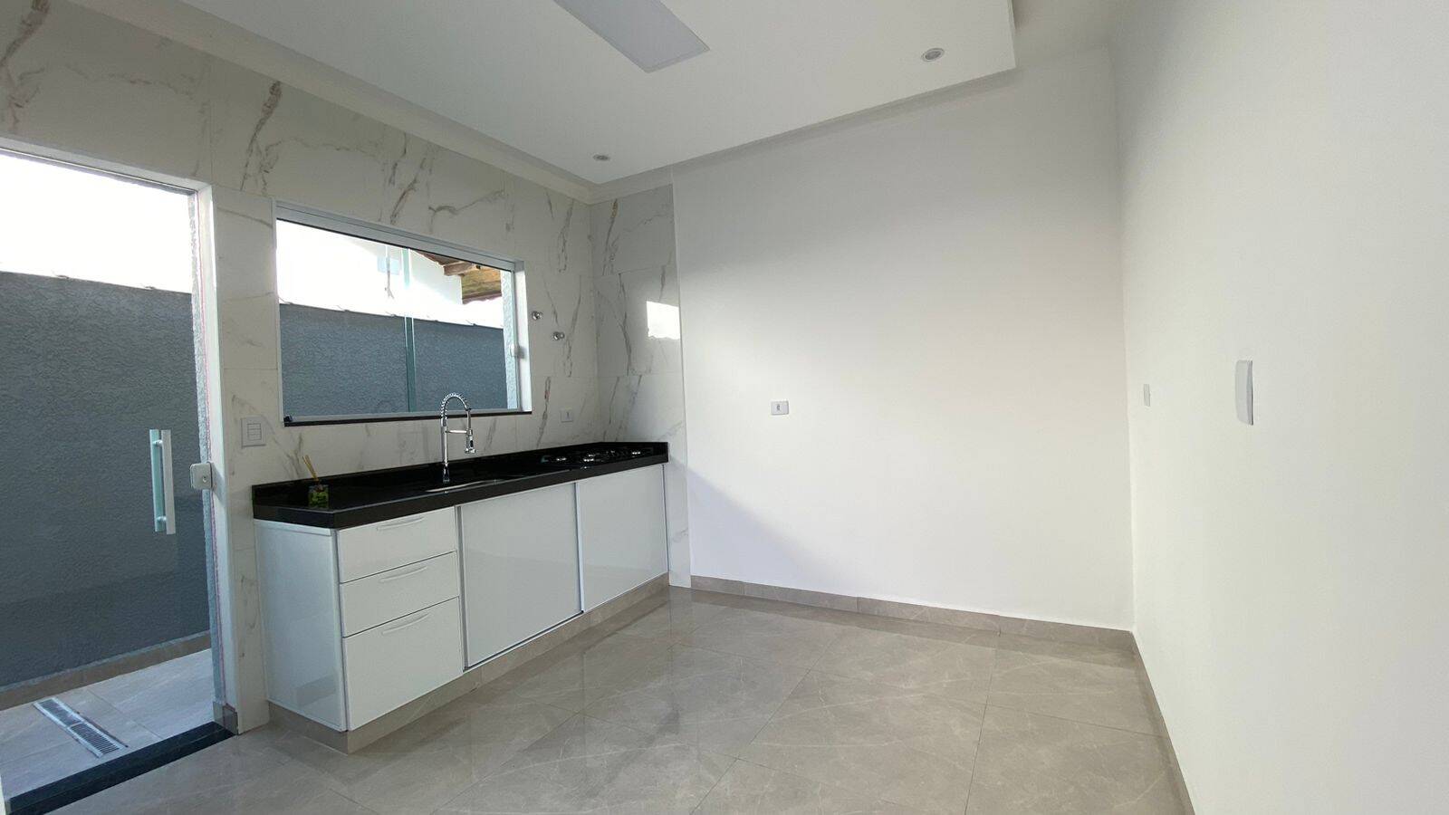 Casa à venda com 3 quartos, 250m² - Foto 3