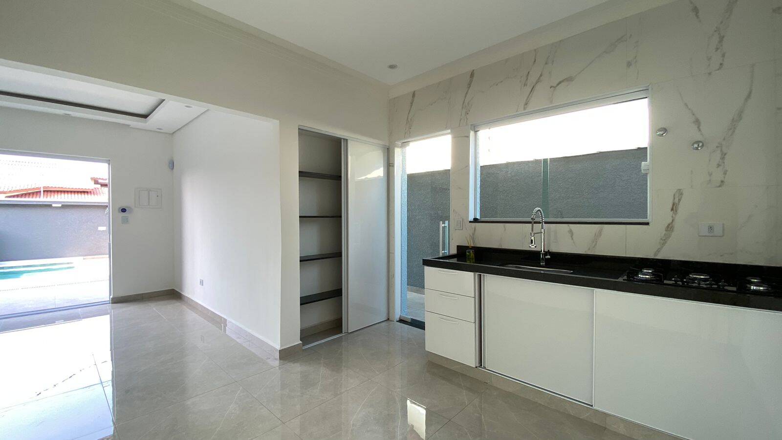 Casa à venda com 3 quartos, 250m² - Foto 4